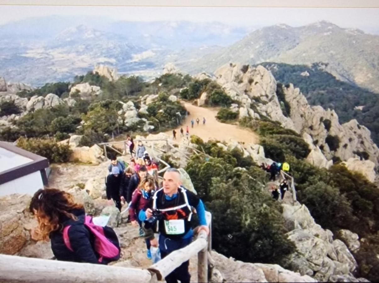 Вилла Rifugio Monte Pino Telti Экстерьер фото